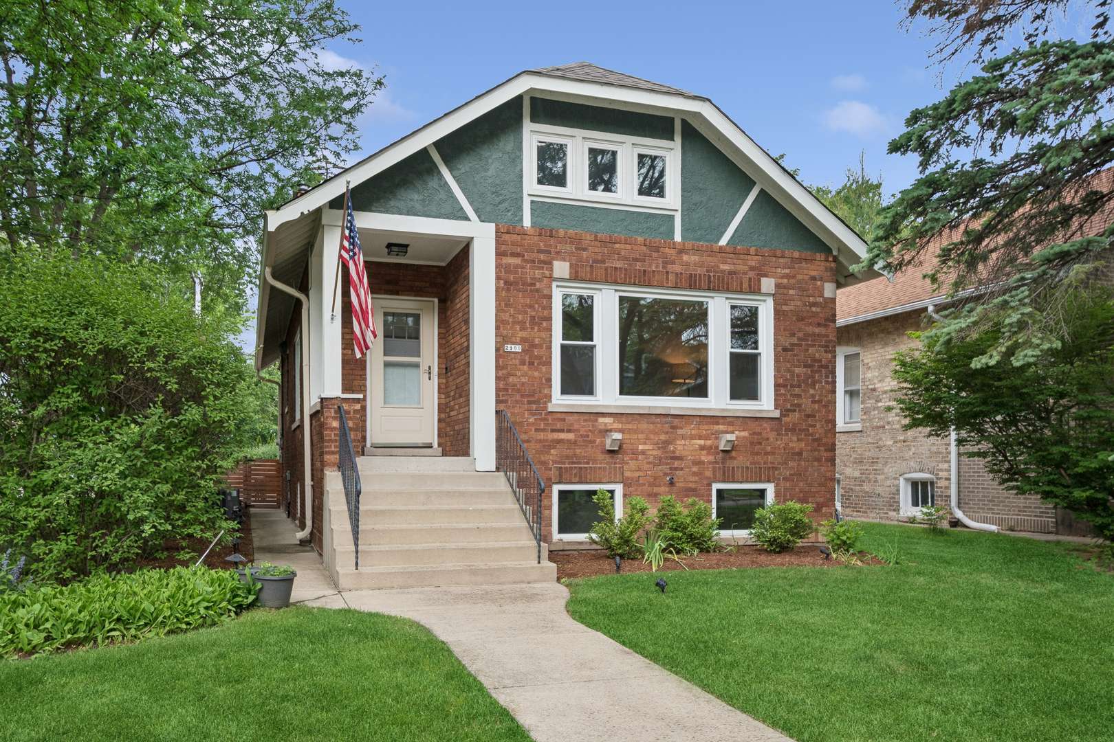 2100 Forestview RD, Evanston, IL 60201