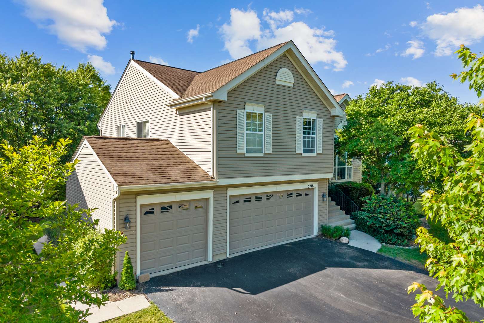 5718 Breezeland RD, Carpentersville, IL 60110