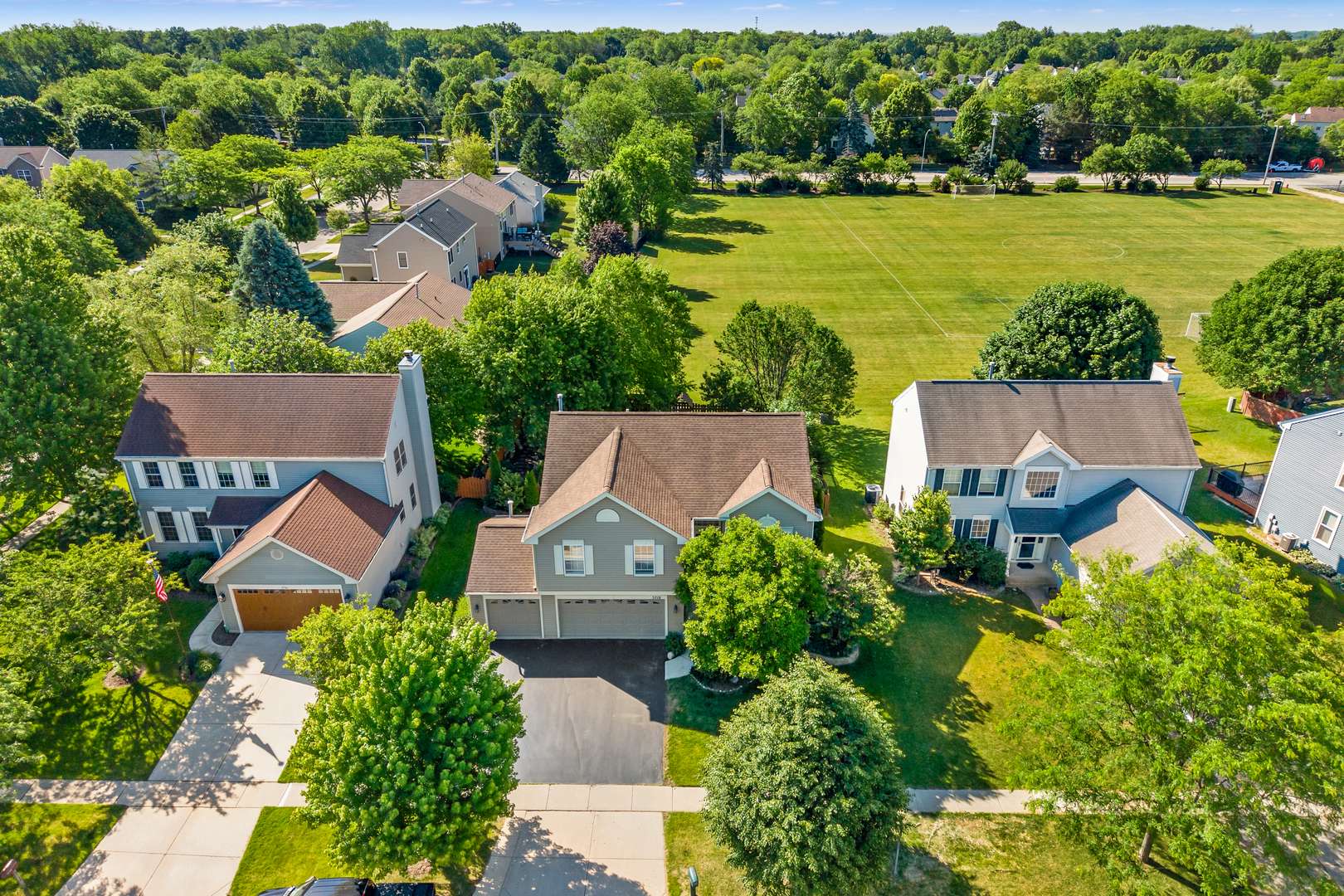 5718 Breezeland RD, Carpentersville, IL 60110
