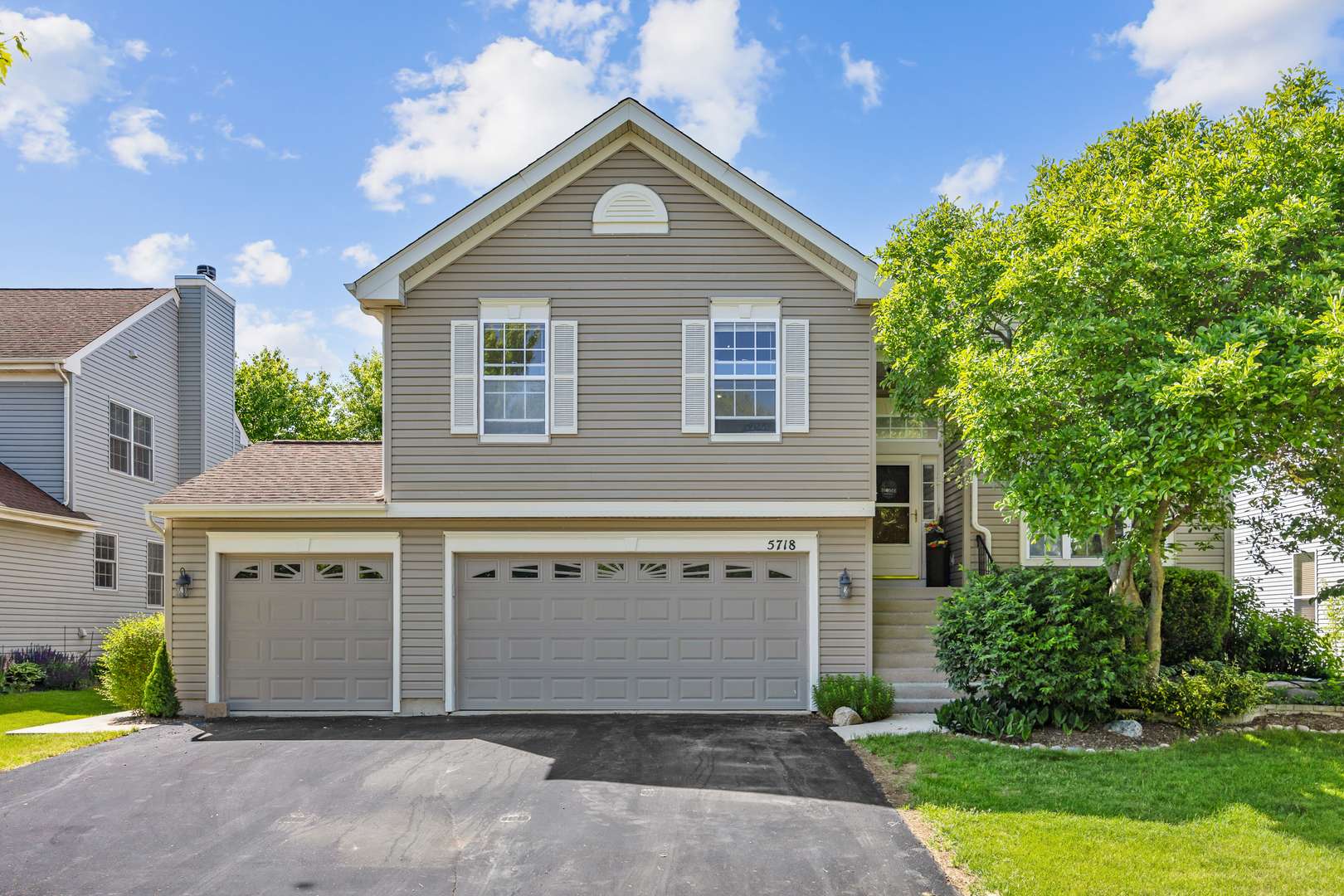 5718 Breezeland RD, Carpentersville, IL 60110