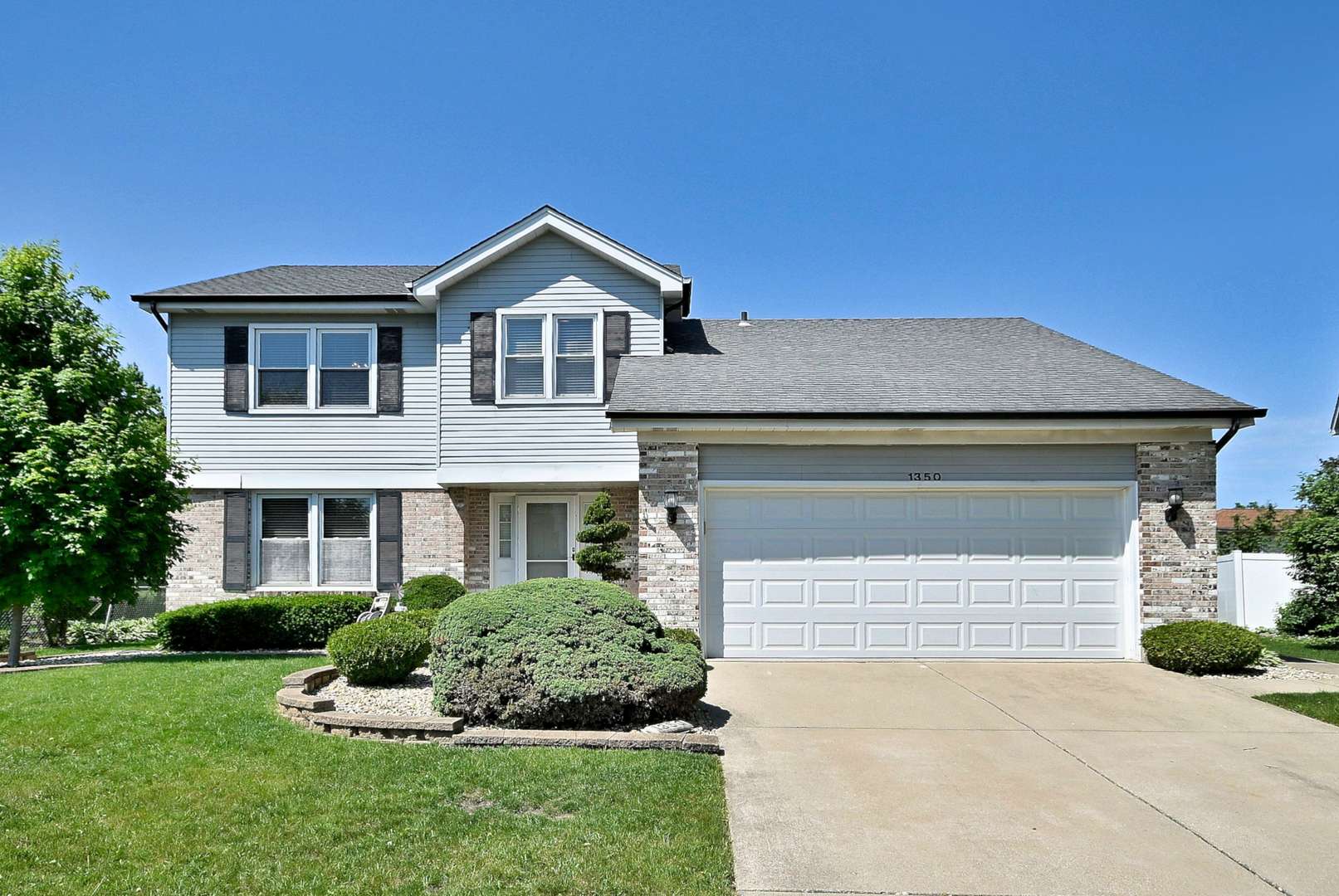 1350 W Barnwall DR, Addison, IL 60101
