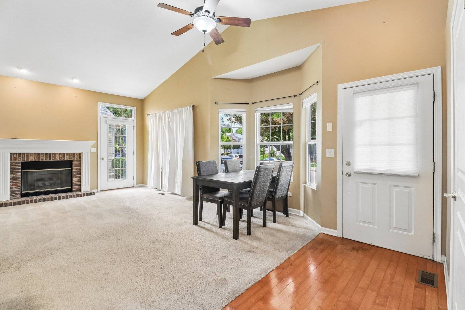 2722 Kendall XING, Johnsburg, IL 60051