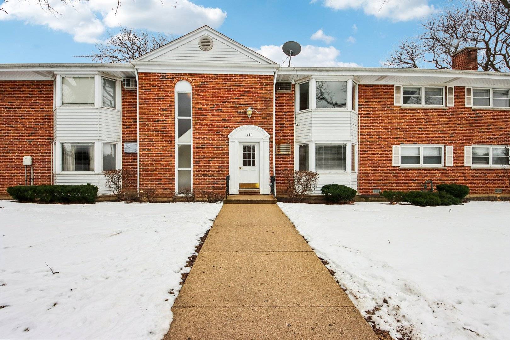 527 W Eastman ST #2C, Arlington Heights, IL 60005