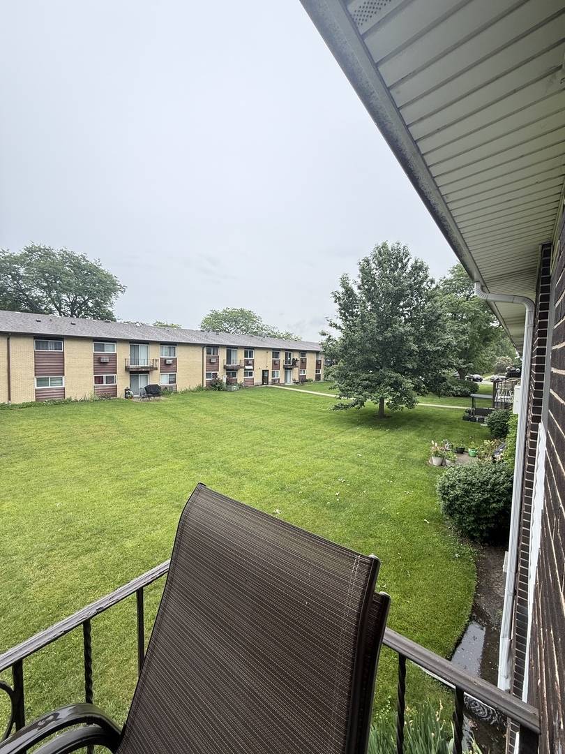 9581 Dee RD #202B, Des Plaines, IL 60016