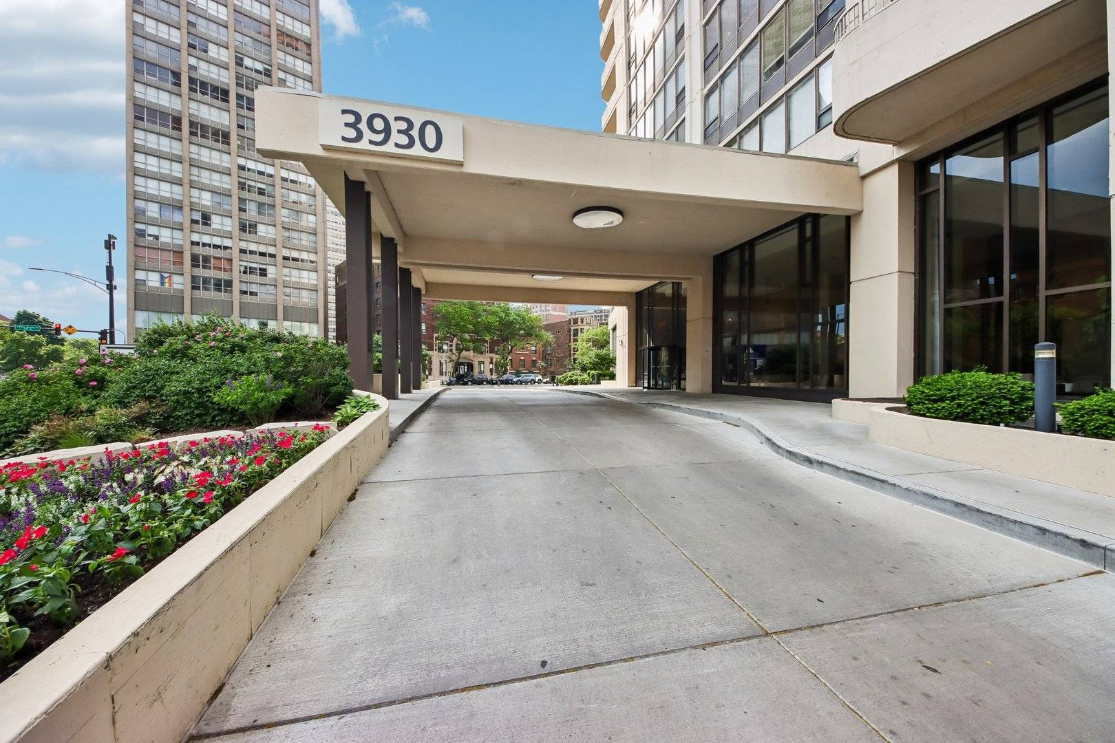 3930 N Pine Grove AVE #2708, Chicago, IL 60613
