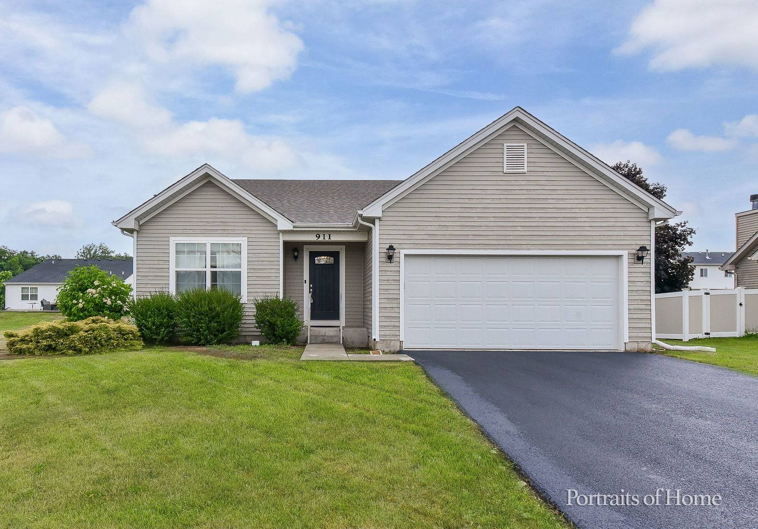 911 Appaloosa TRL, Plano, IL 60545