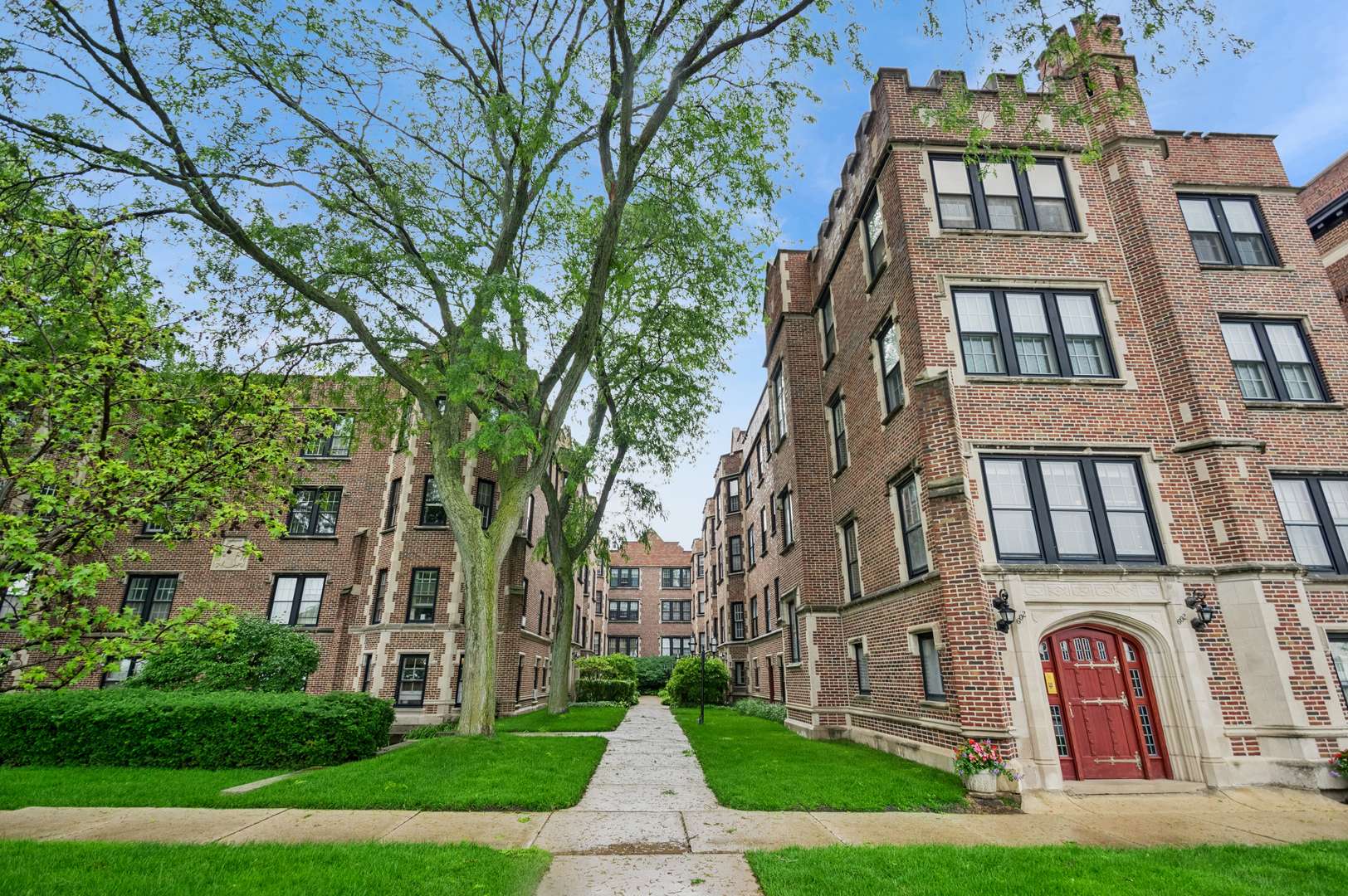 598 Sheridan SQ #2W, Evanston, IL 60202