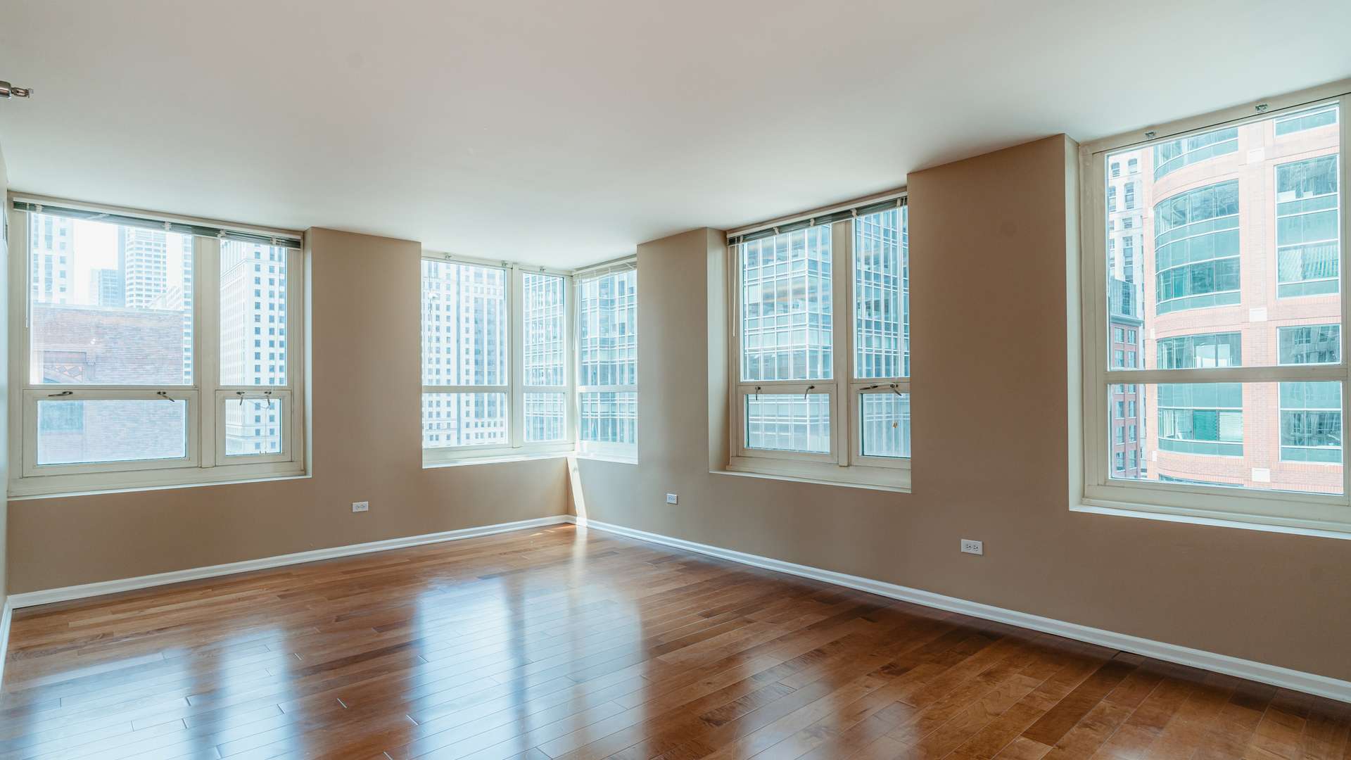 345 N La Salle DR #908, Chicago, IL 60654