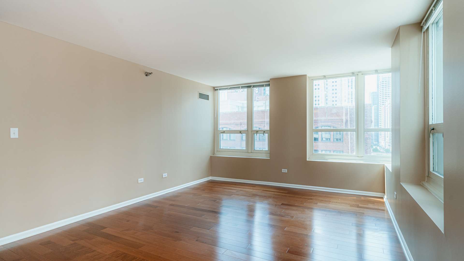 345 N La Salle DR #908, Chicago, IL 60654