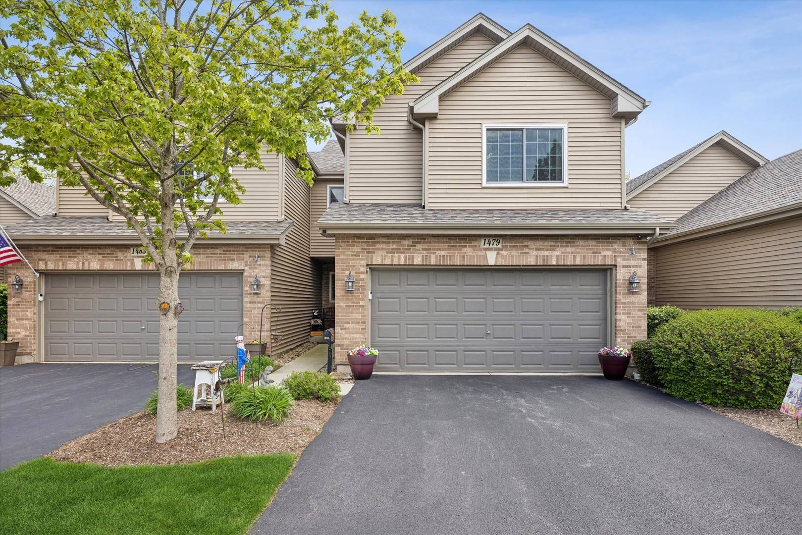 1479 Mackenzie LN, Elgin, IL 60120