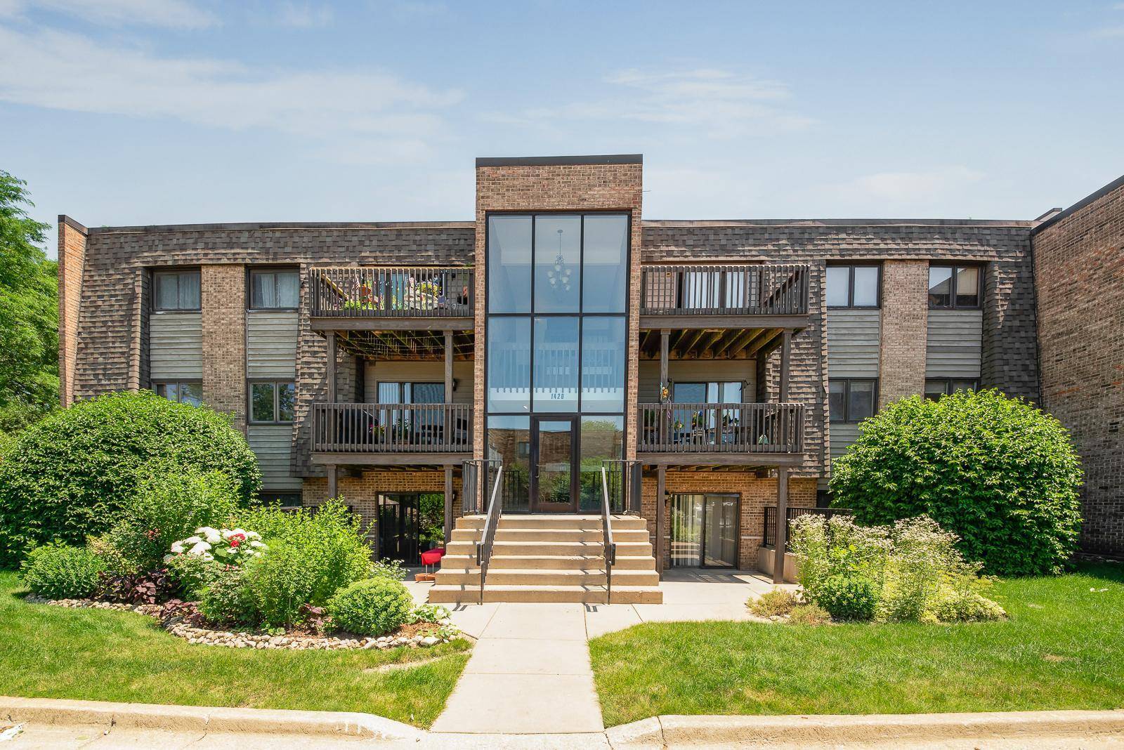 1420 STONEBRIDGE CIR #5N, Wheaton, IL 60189