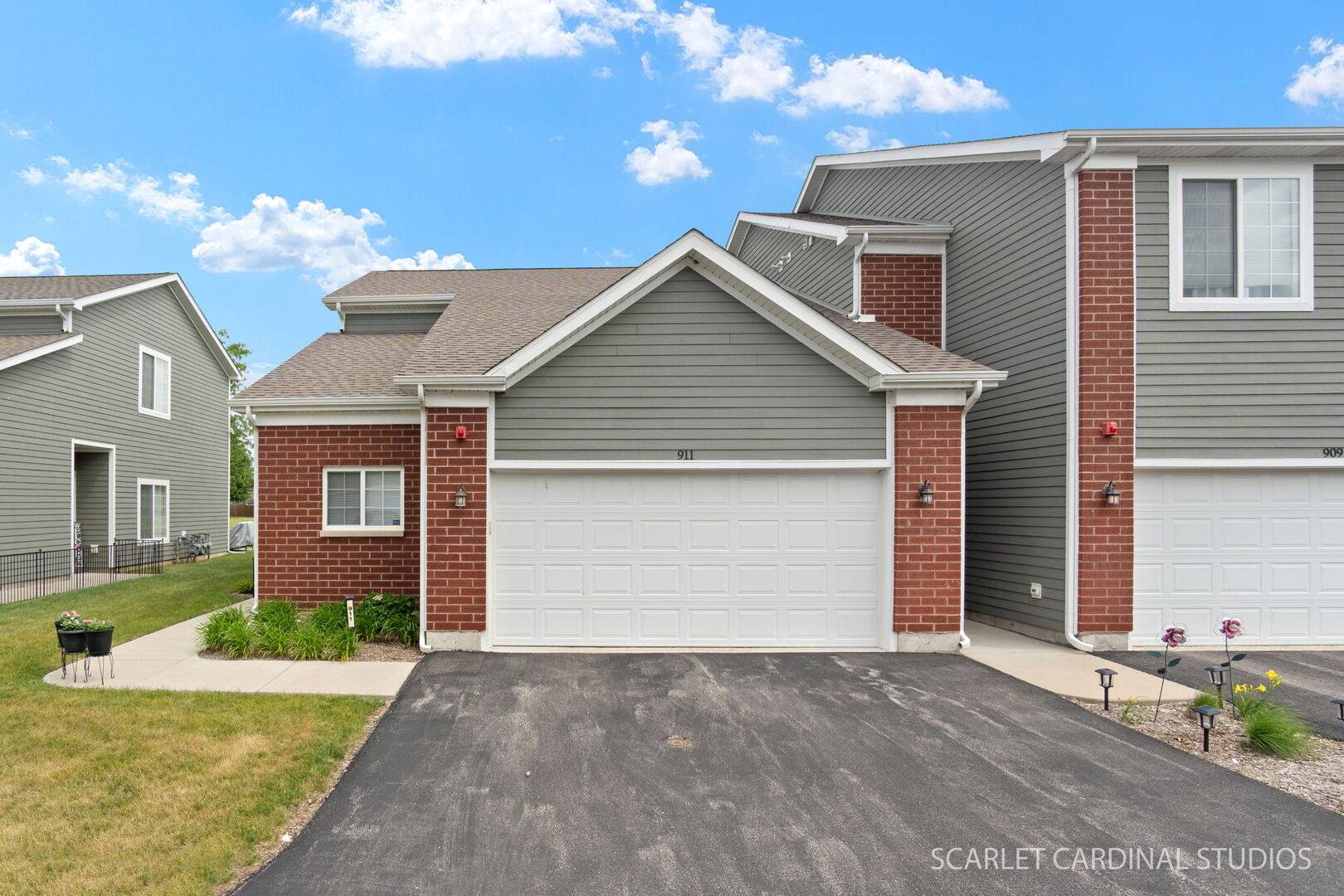 911 Gillespie LN, Yorkville, IL 60560