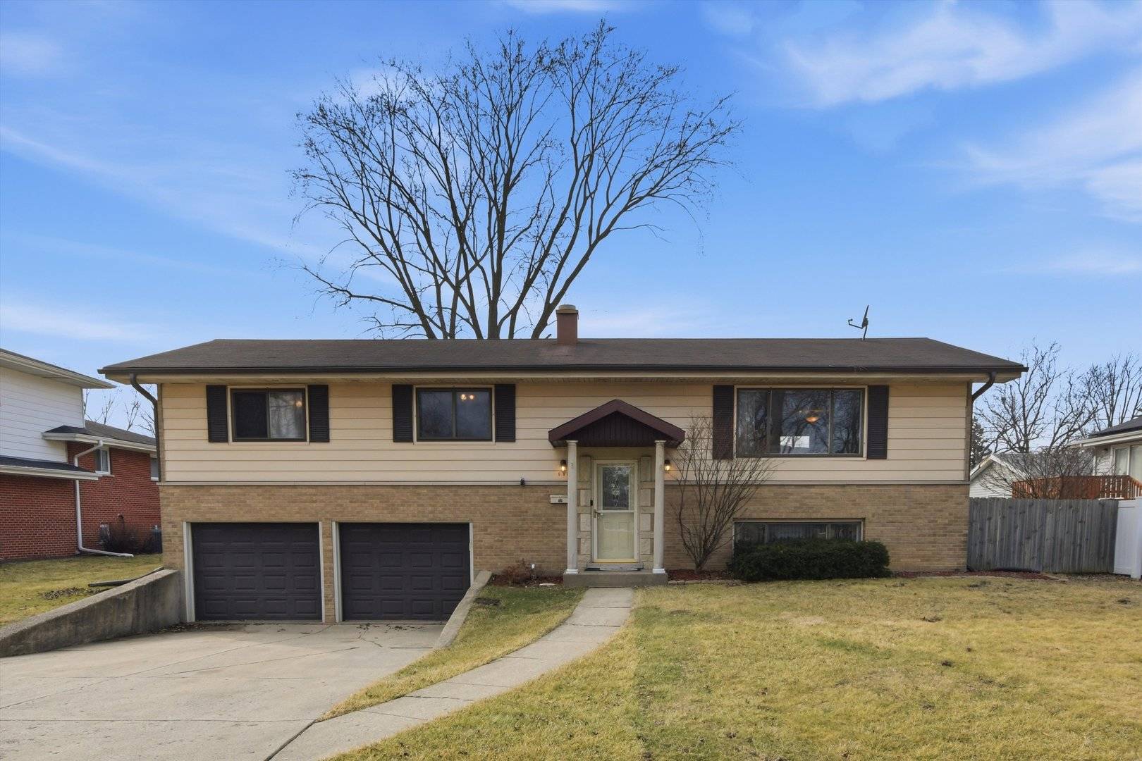 130 N Horner LN, Mount Prospect, IL 60056