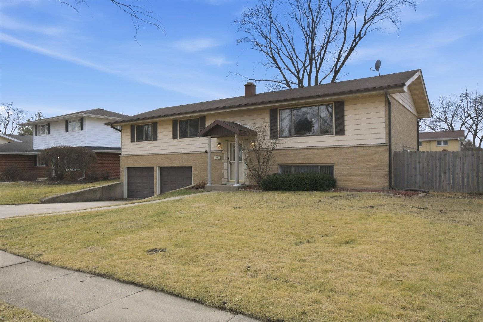 130 N Horner LN, Mount Prospect, IL 60056