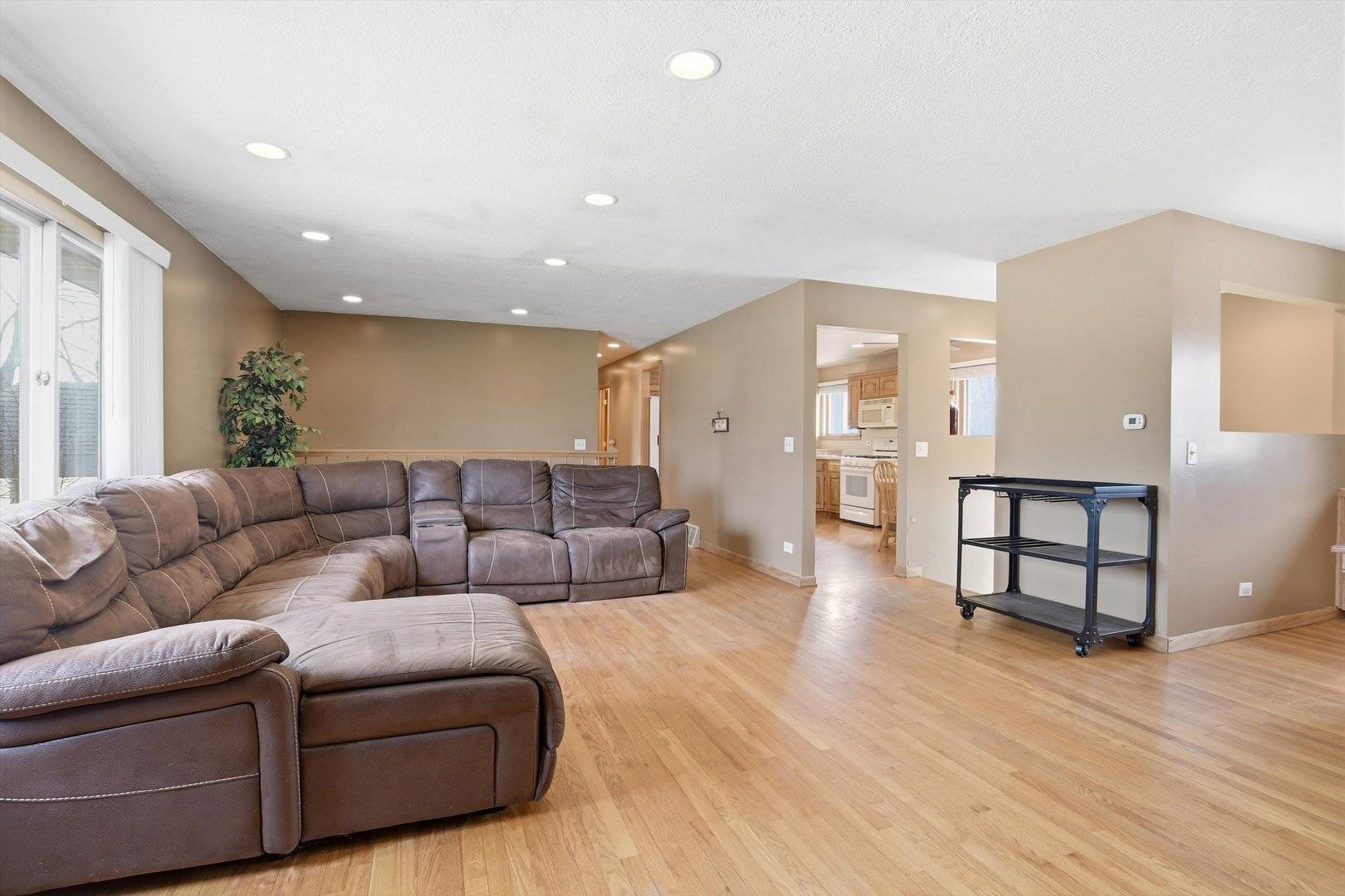 130 N Horner LN, Mount Prospect, IL 60056