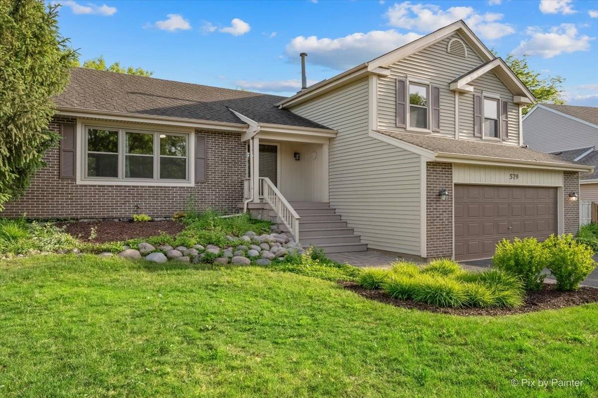 579 Crimson DR, Crystal Lake, IL 60014