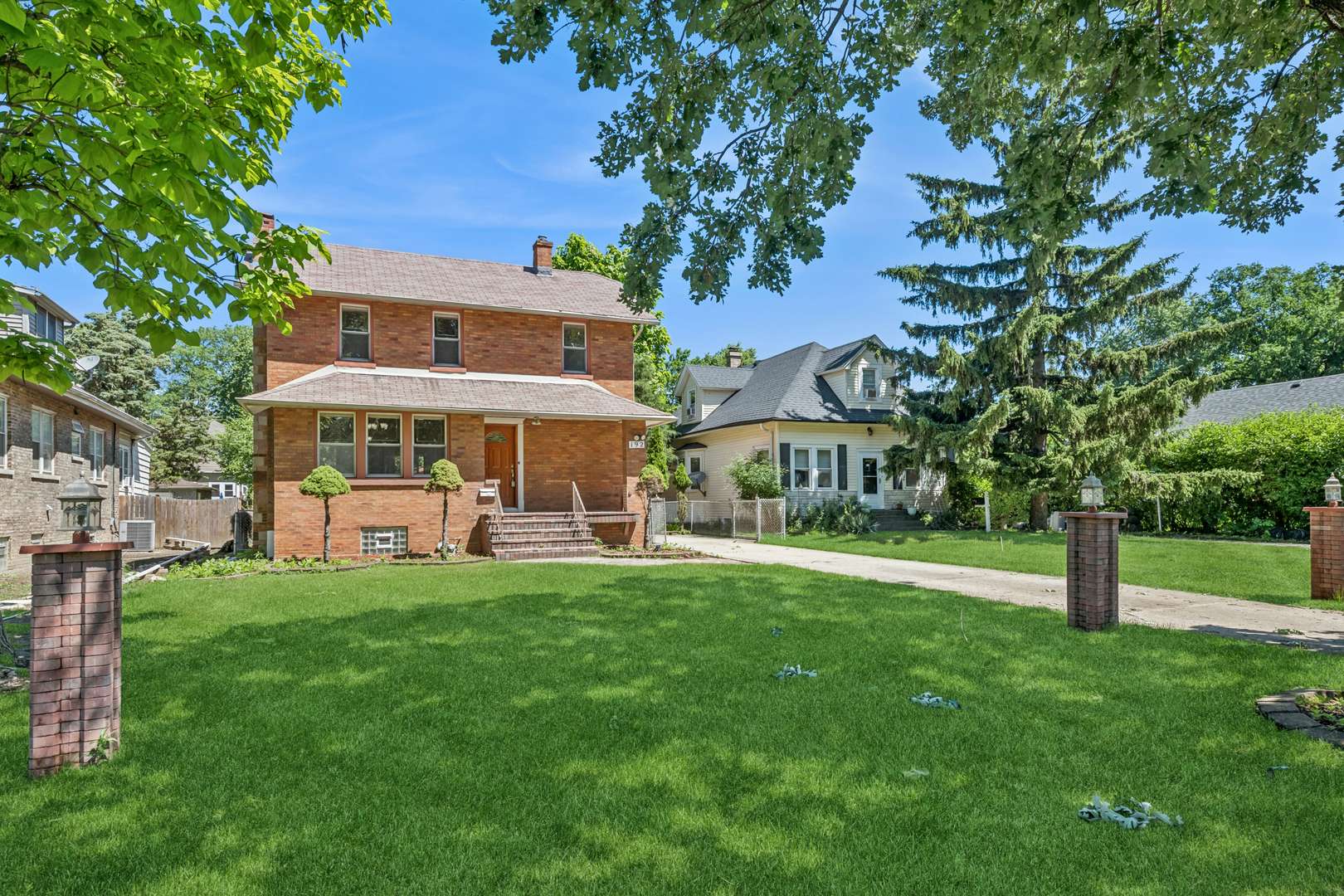 192 Waubansee RD, Riverside, IL 60546