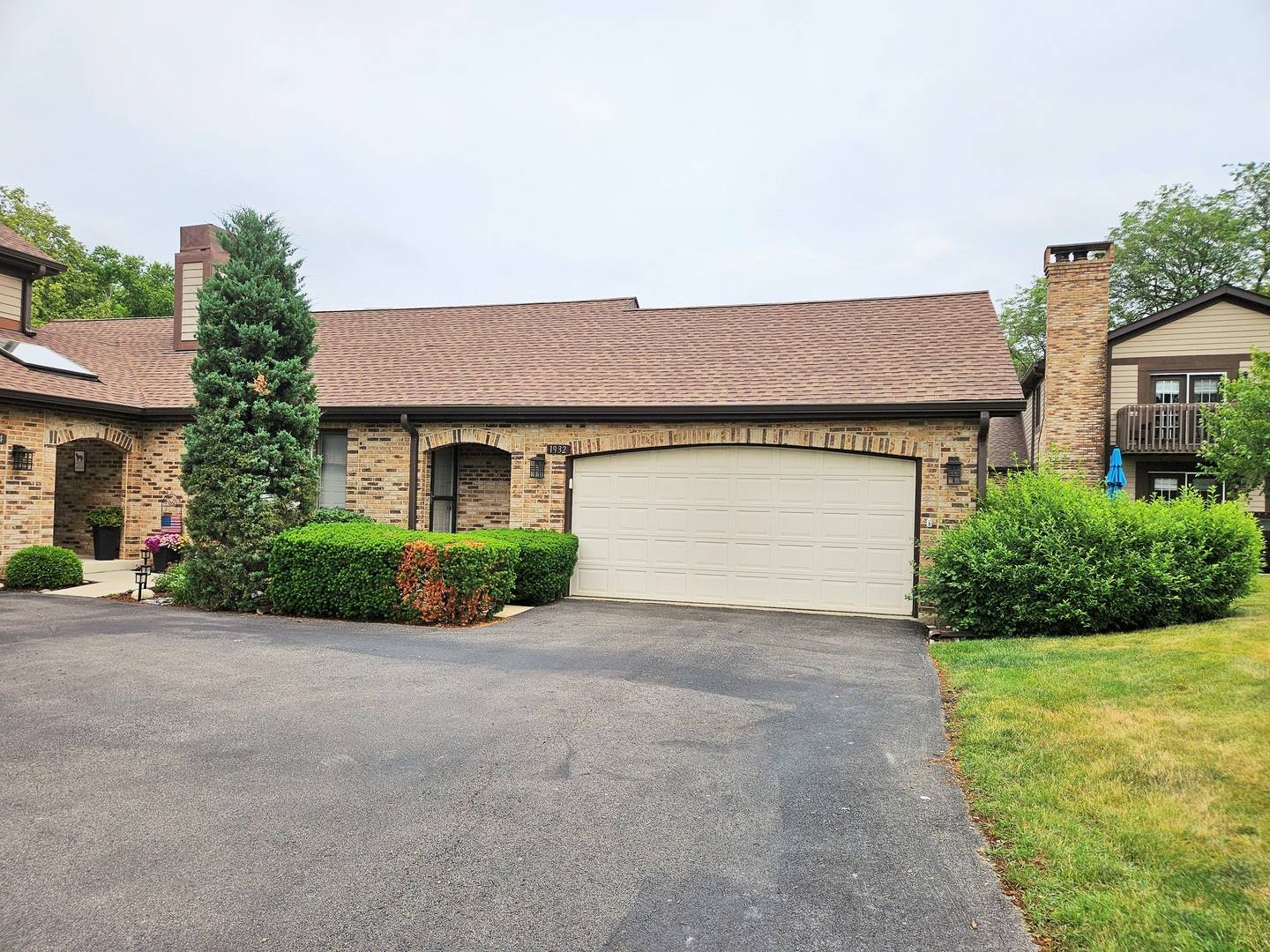1932 Golf View DR, Bartlett, IL 60103