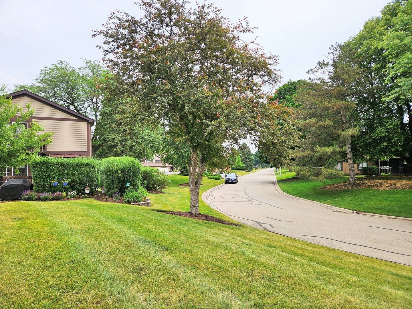 1932 Golf View DR, Bartlett, IL 60103