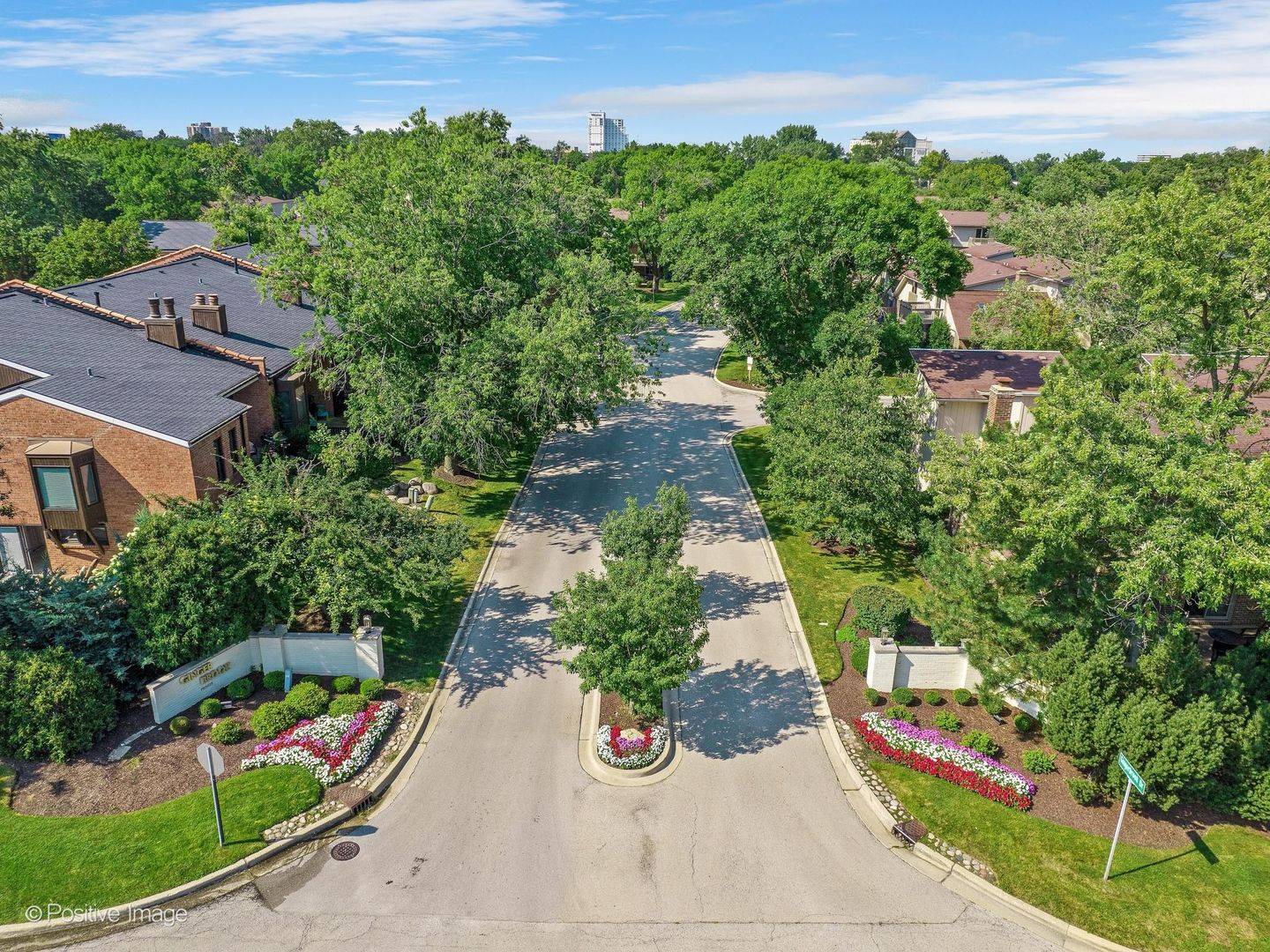 19W182 Ginny LN E #182, Oak Brook, IL 60523