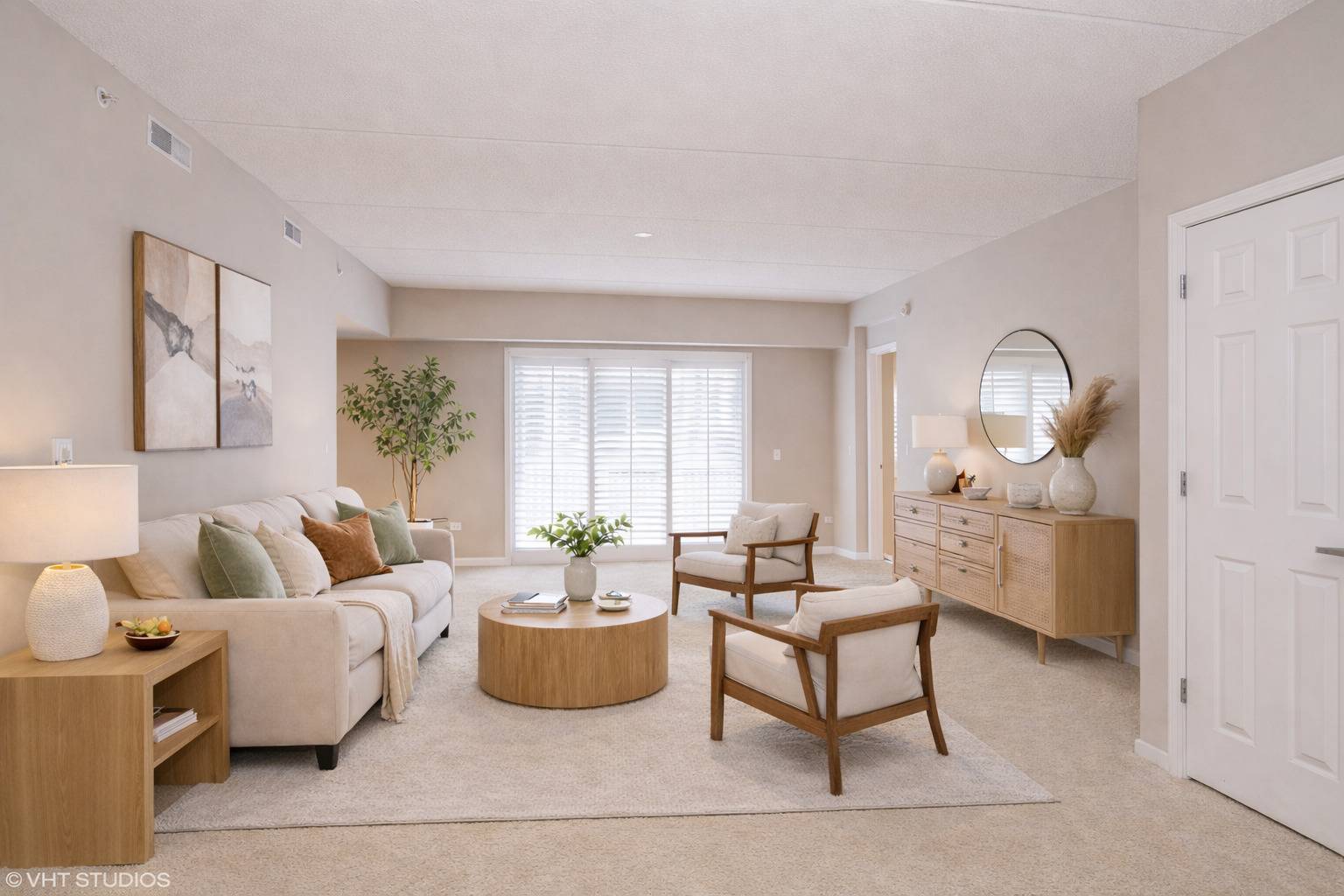 1479 N Milwaukee AVE #101, Libertyville, IL 60048