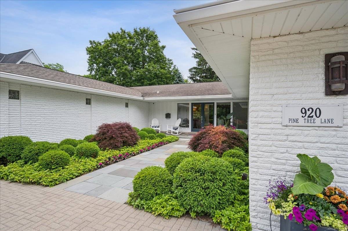 920 Pine Tree LN, Winnetka, IL 60093