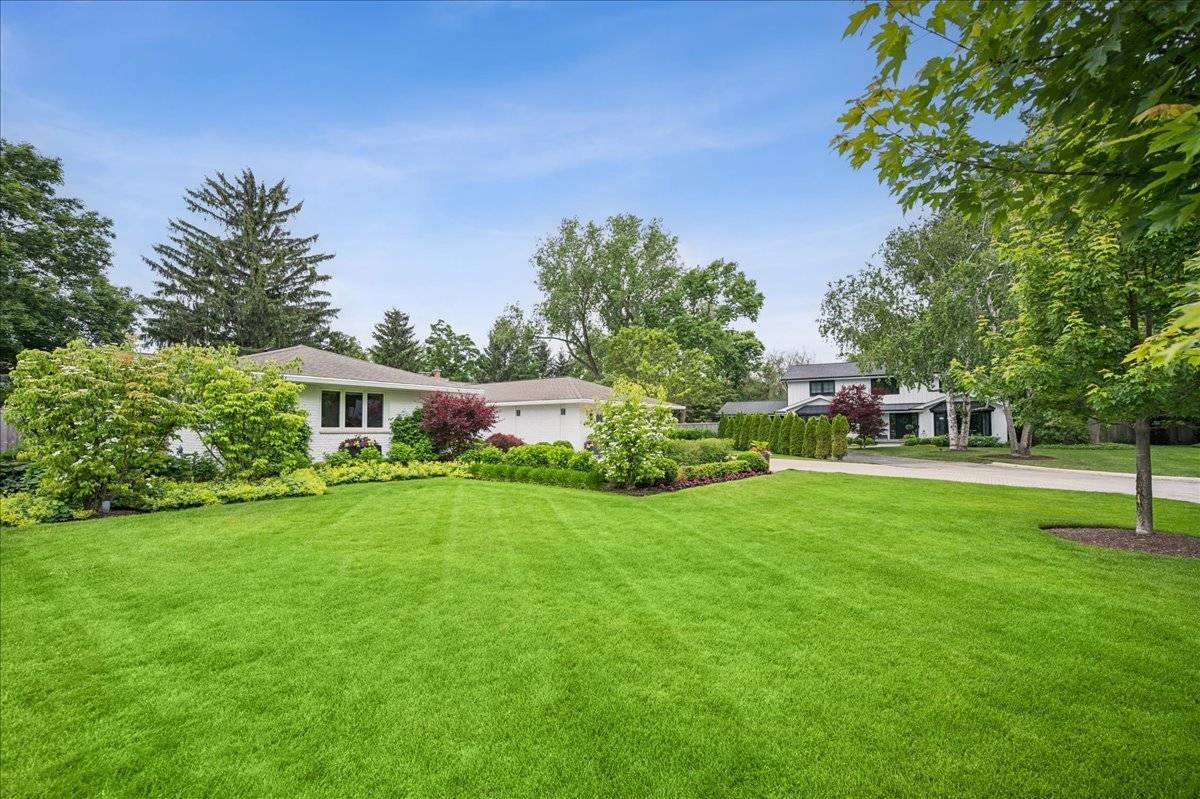920 Pine Tree LN, Winnetka, IL 60093