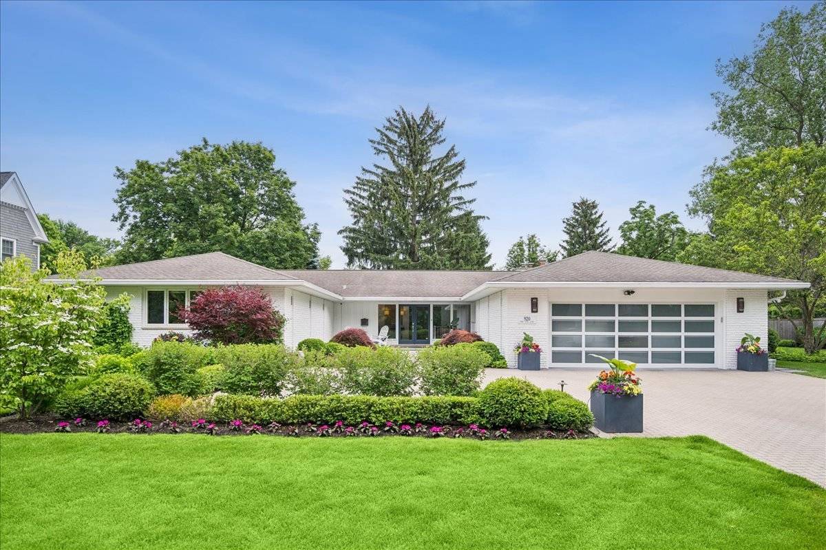 920 Pine Tree LN, Winnetka, IL 60093