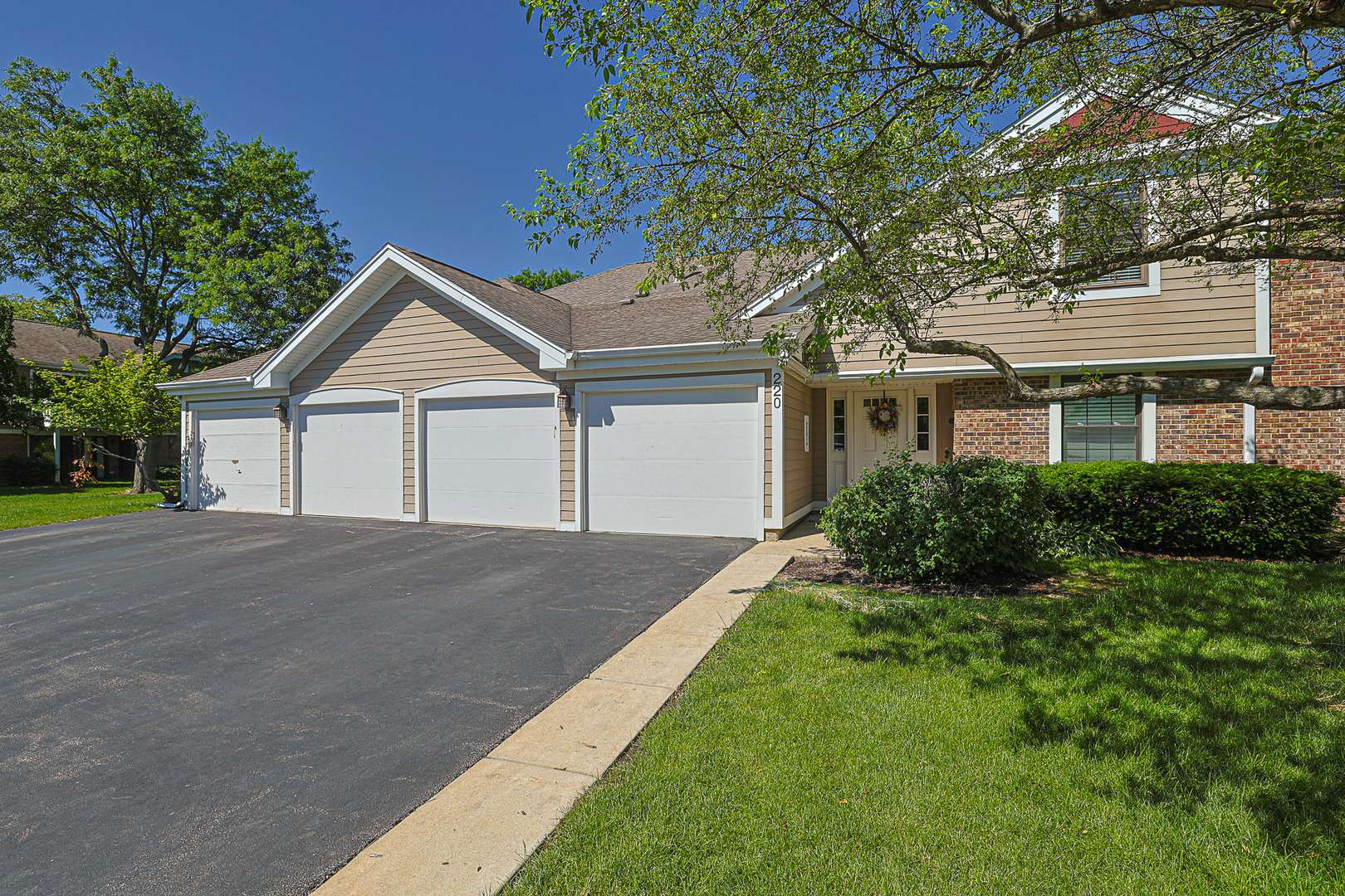 220 OAK KNOLL CT #B2, Schaumburg, IL 60193