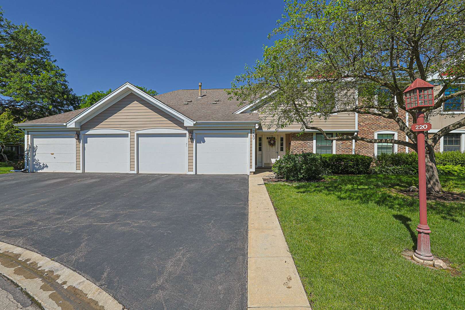 220 OAK KNOLL CT #B2, Schaumburg, IL 60193