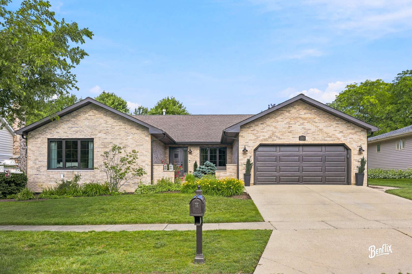 2051 N Ridge AVE, Arlington Heights, IL 60004
