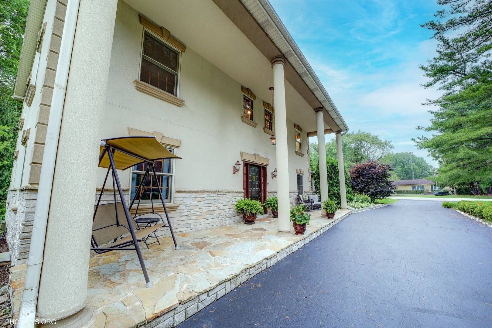 227 Stratford LN, Inverness, IL 60010