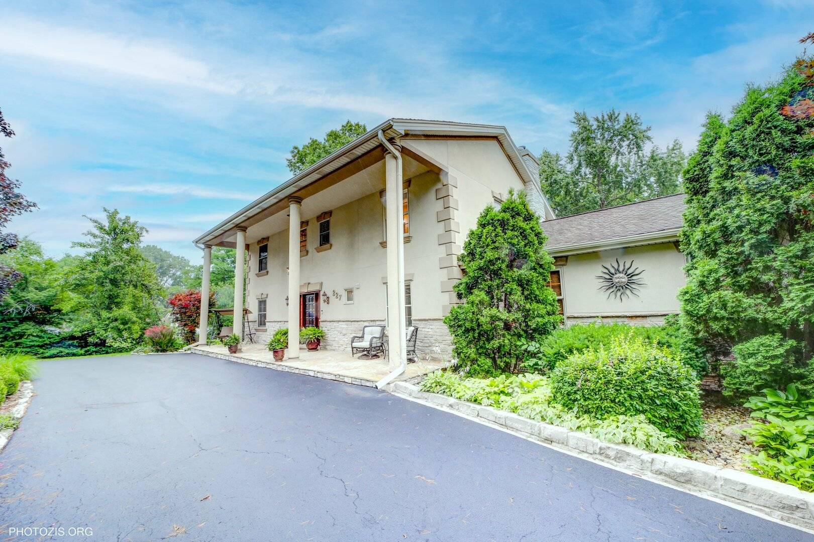 227 Stratford LN, Inverness, IL 60010