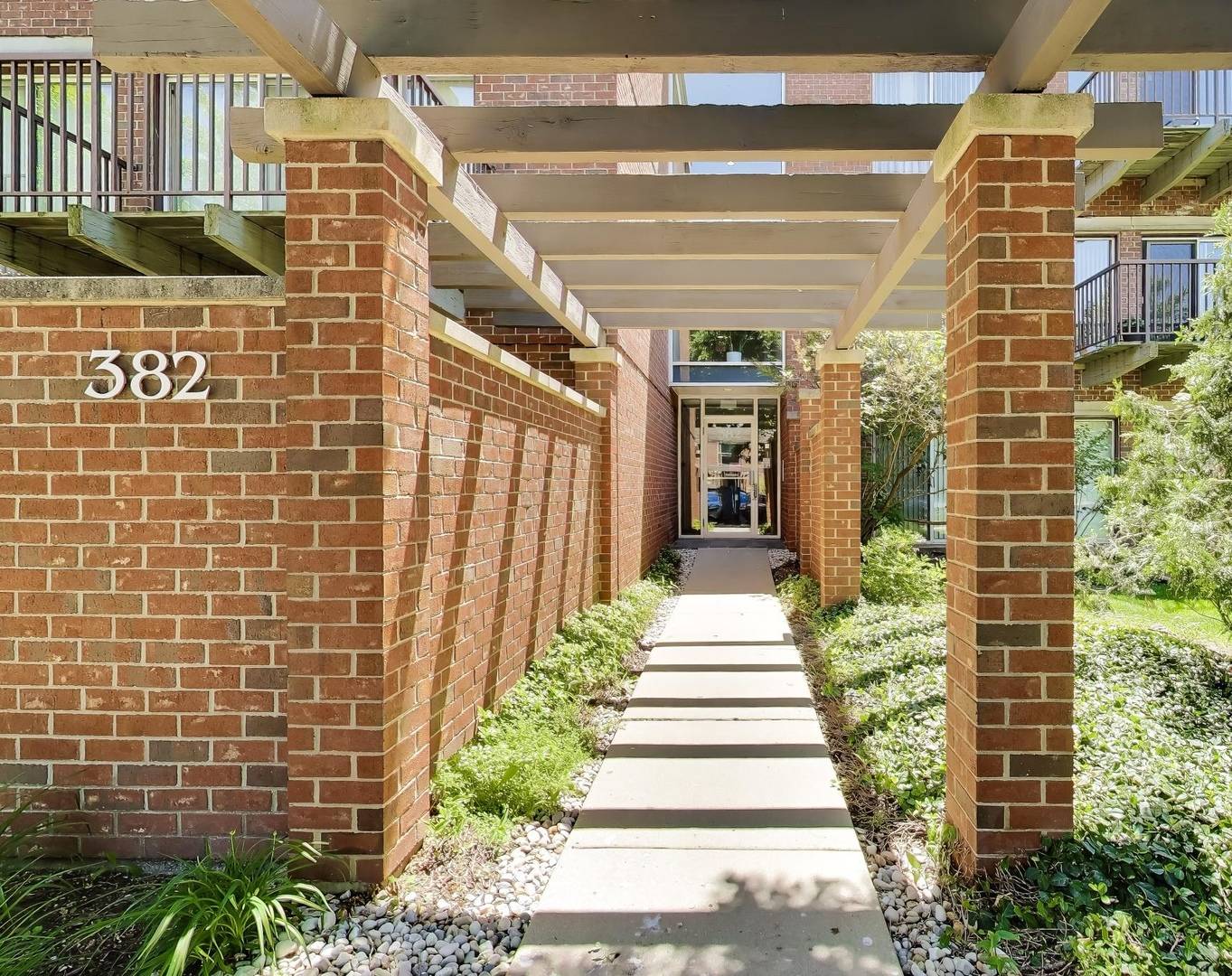 382 Kelburn RD #221, Deerfield, IL 60015