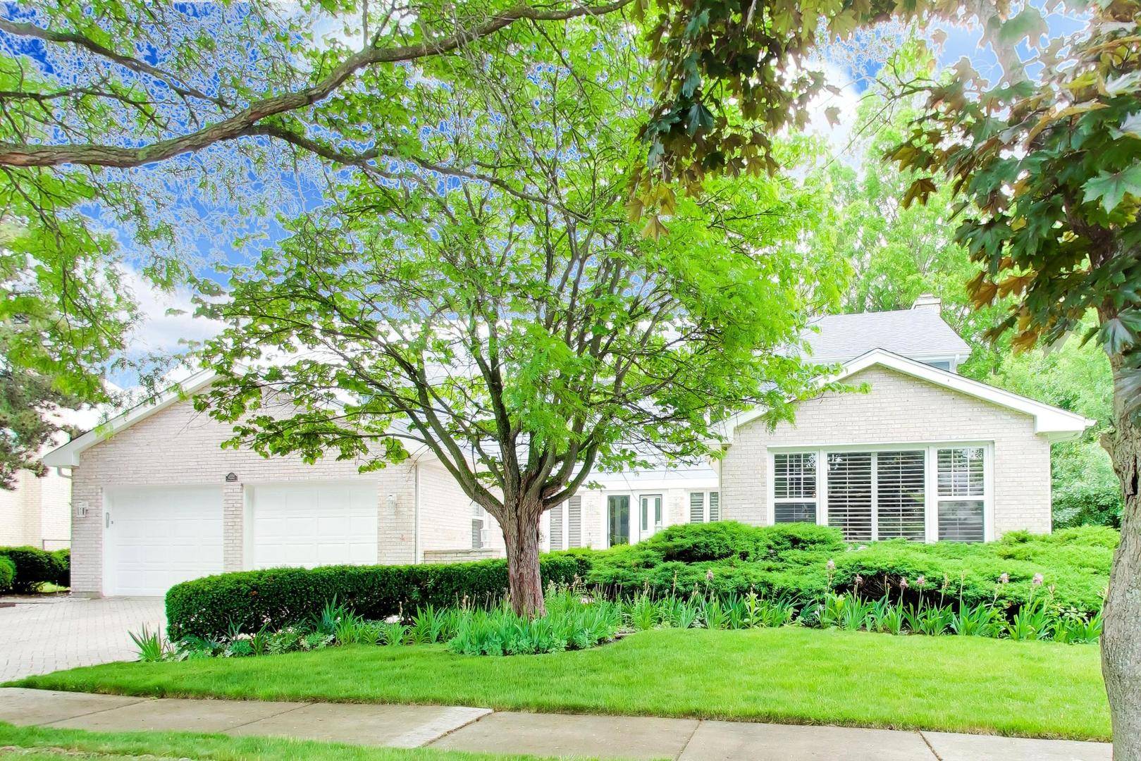4225 Terri Lyn LN, Northbrook, IL 60062