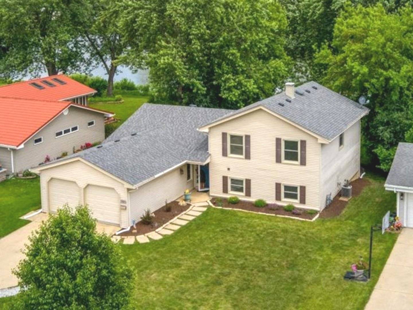 2020 Carling RD, Hoffman Estates, IL 60169