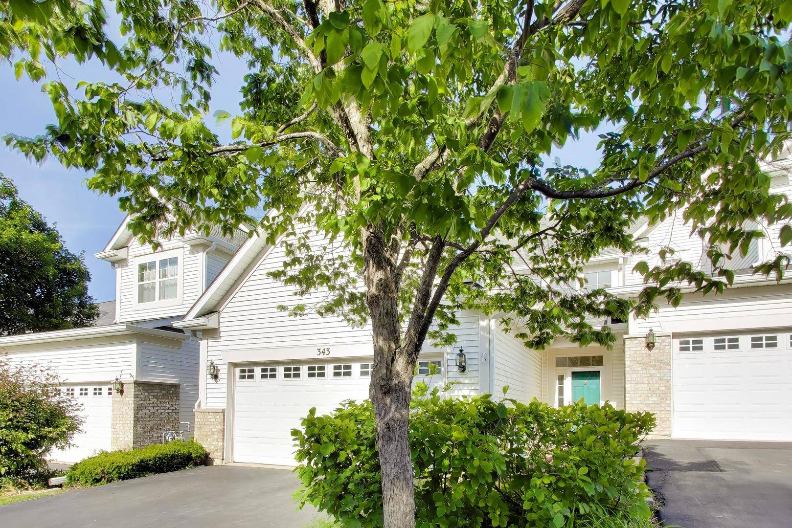 343 Hickory LN, South Elgin, IL 60177