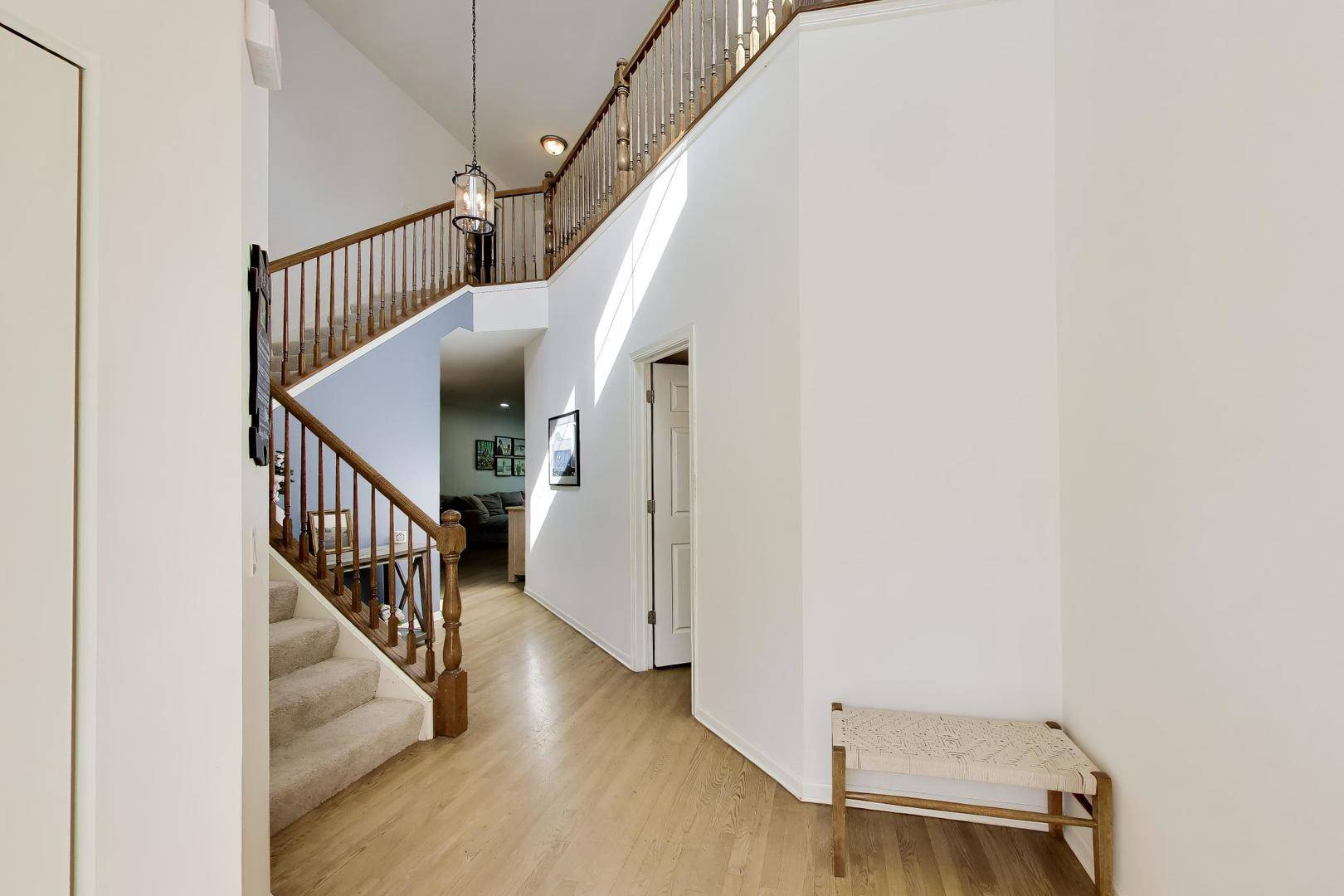 343 Hickory LN, South Elgin, IL 60177