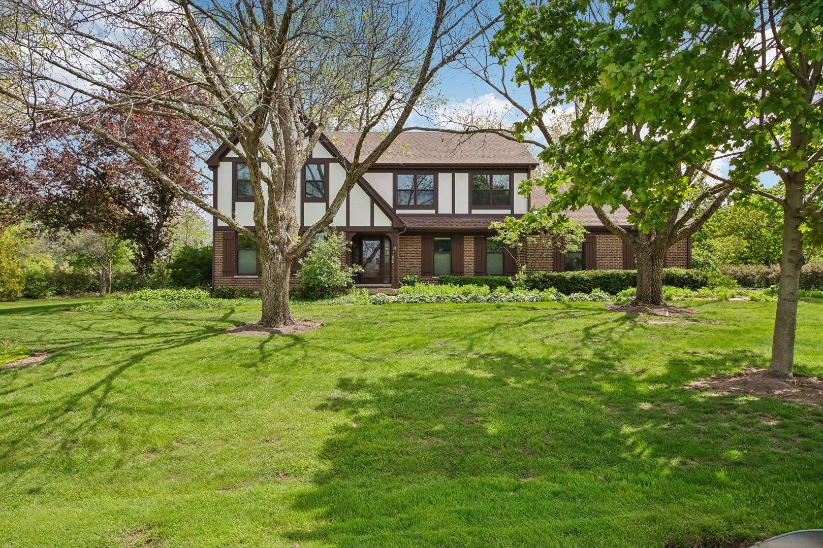 1152 Terre DR, Libertyville, IL 60048