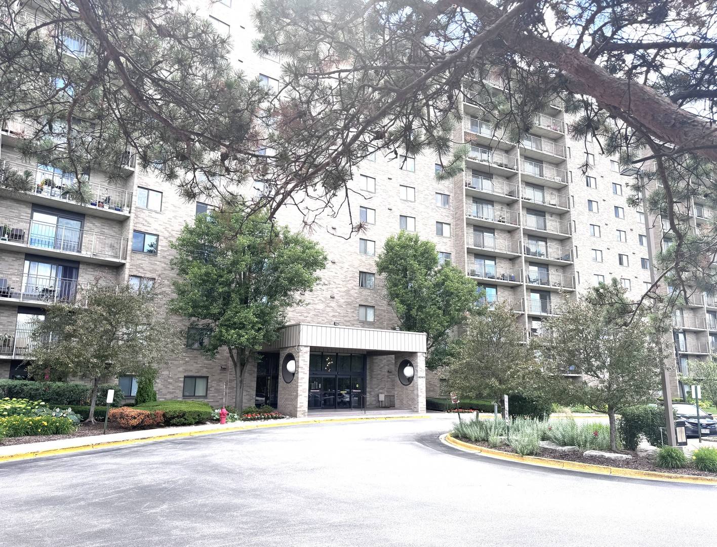 6340 Americana DR #614, Willowbrook, IL 60527
