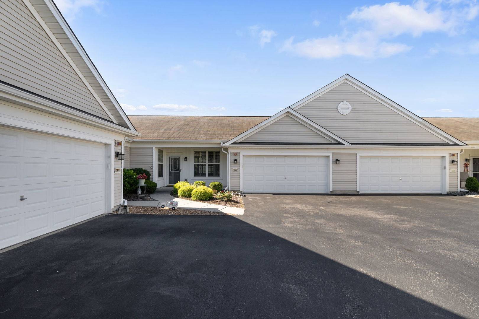 13597 Hemlock RD, Huntley, IL 60142