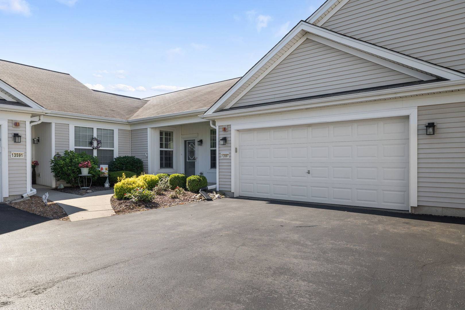 13597 Hemlock RD, Huntley, IL 60142
