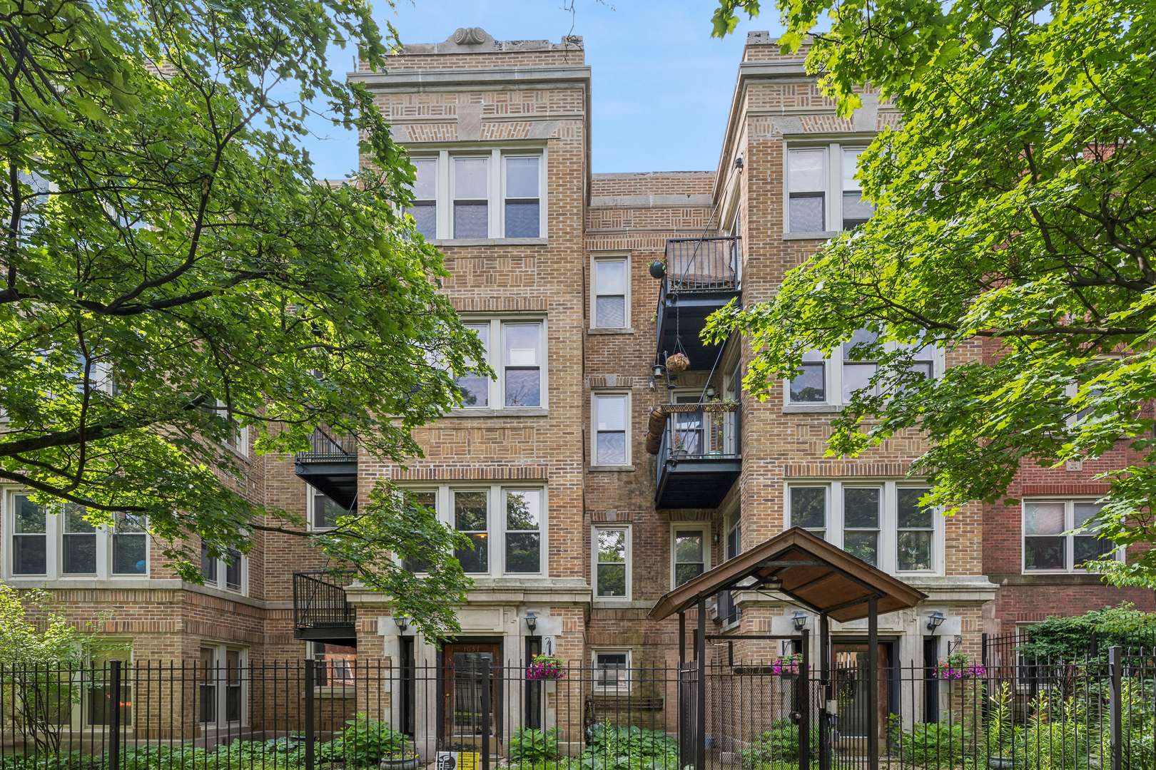 1637 W Pratt BLVD #1W, Chicago, IL 60626