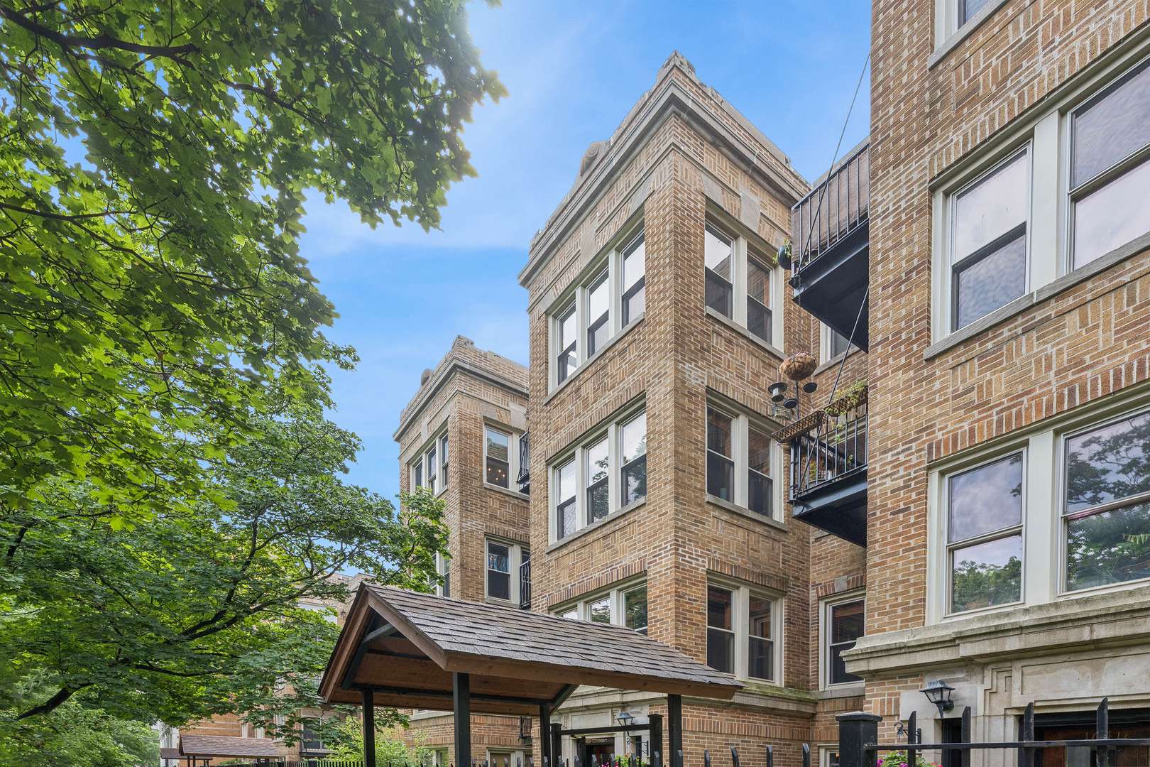 1637 W Pratt BLVD #1W, Chicago, IL 60626