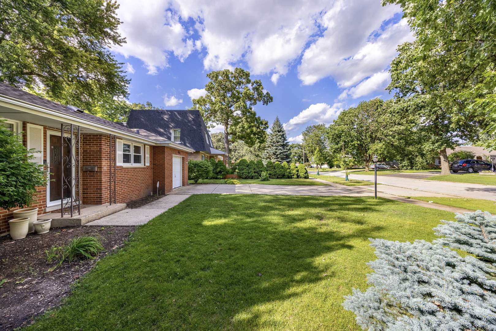 712 Spring ST, Roselle, IL 60172