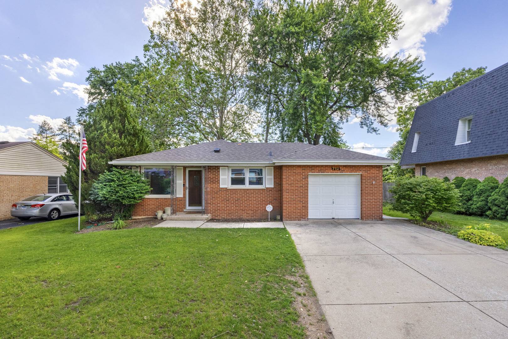 712 Spring ST, Roselle, IL 60172