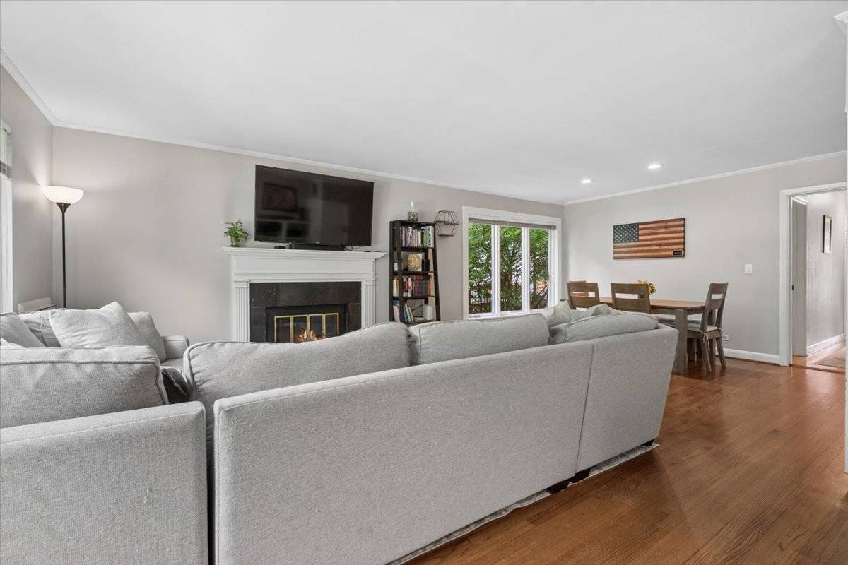 2422 Ridgeway AVE, Evanston, IL 60201