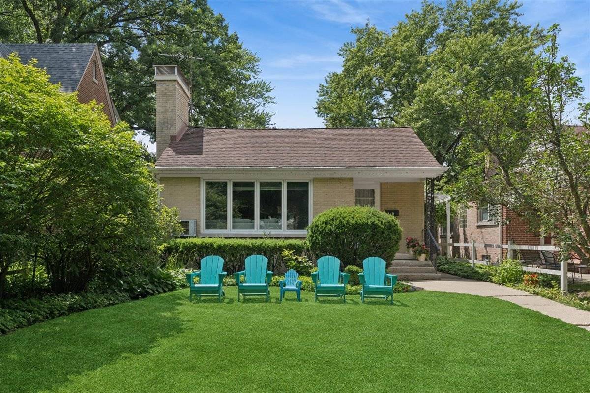 2422 Ridgeway AVE, Evanston, IL 60201