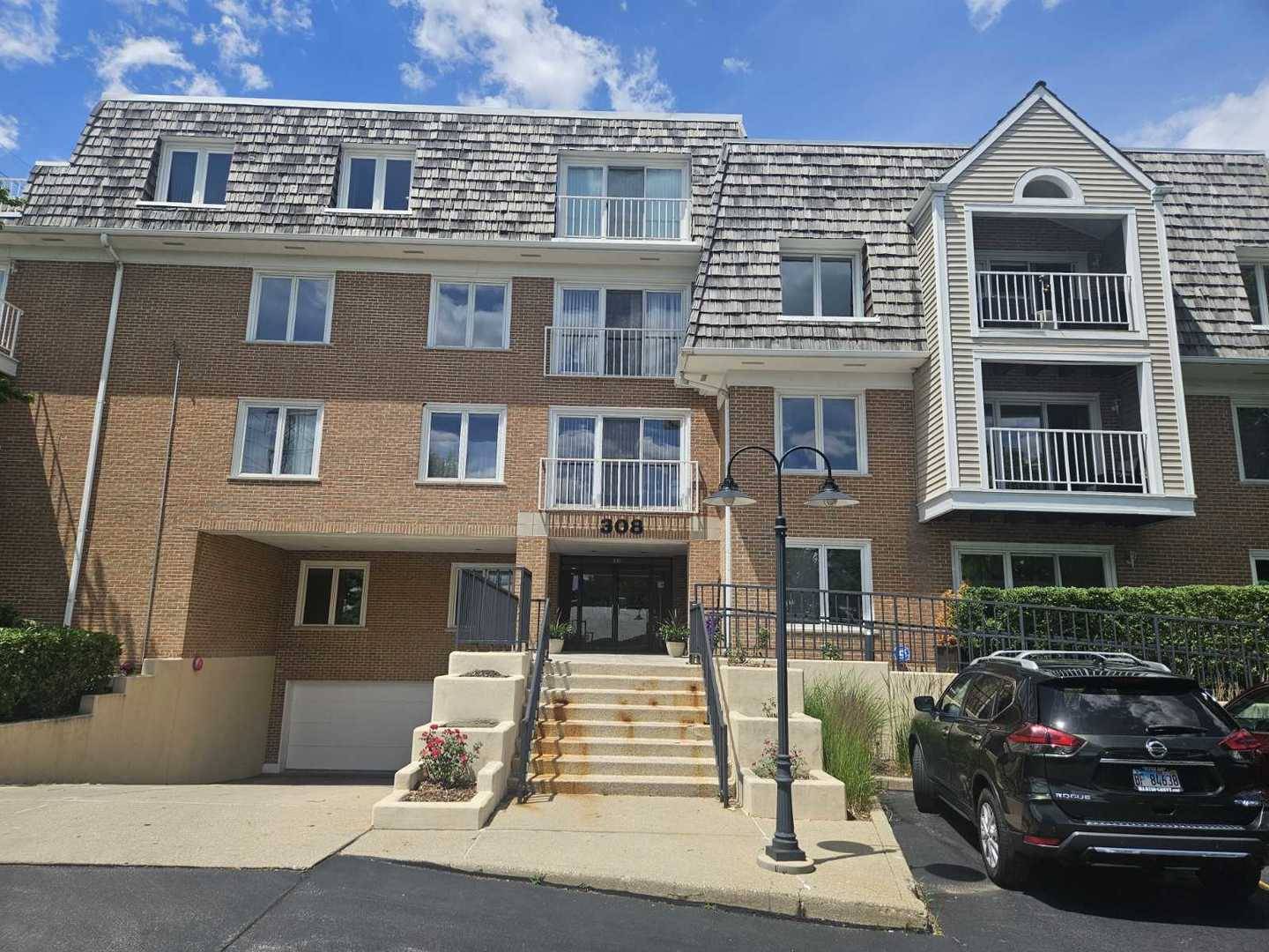 308 Happ RD #304, Northfield, IL 60093