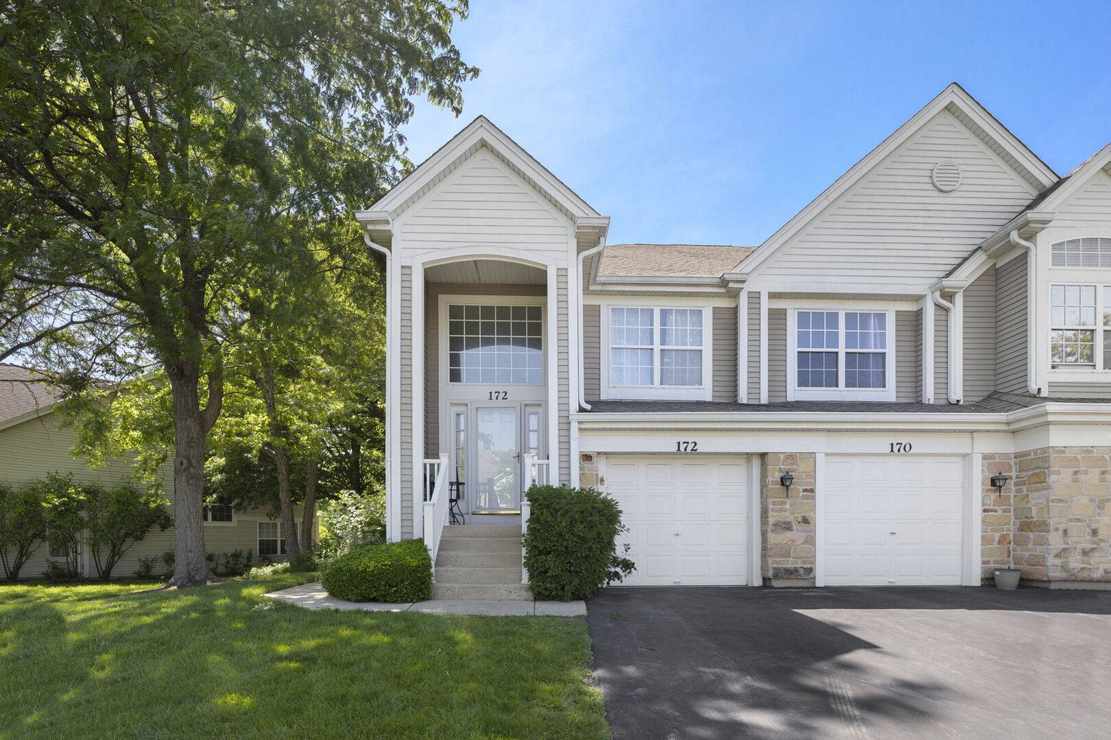 172 Concord LN #172, Carol Stream, IL 60188